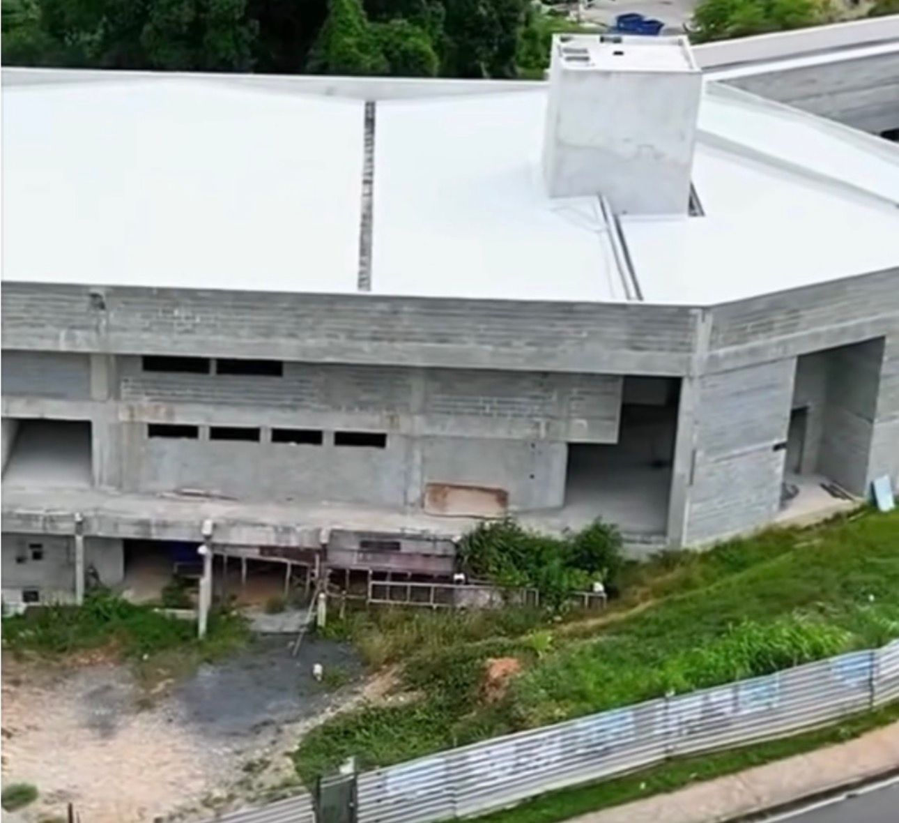 ​Prefeitura de Salvador não conclui escola municipal para crianças com autismo