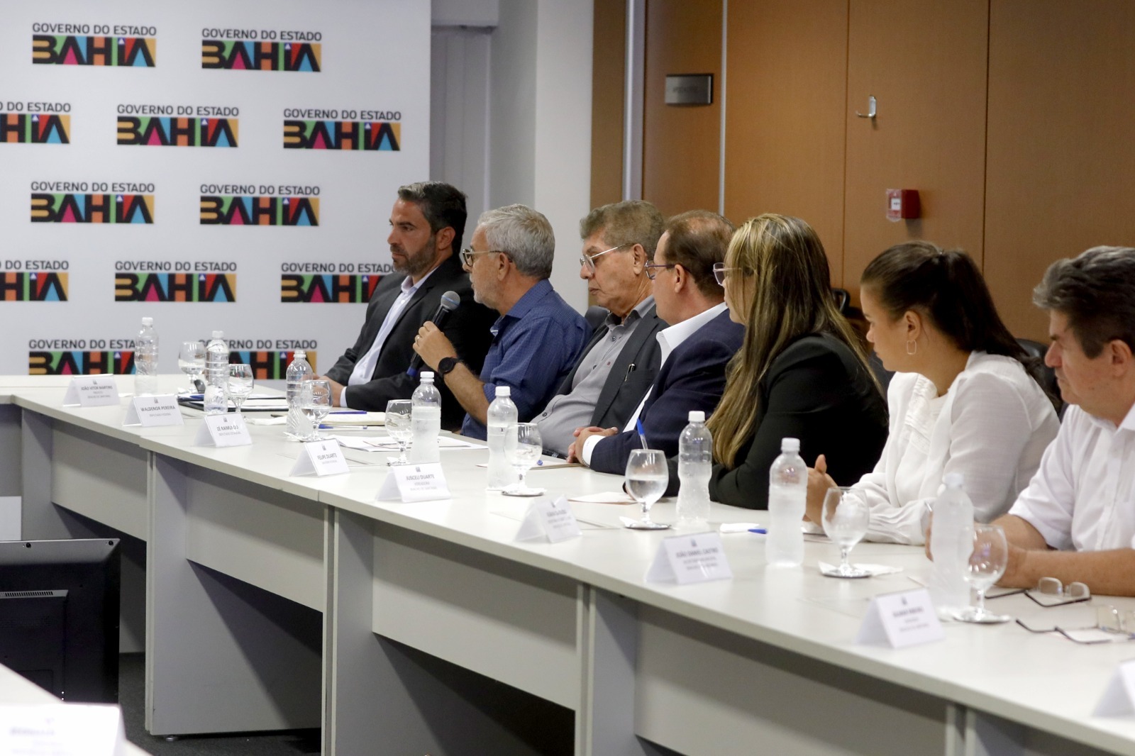 ​Riacho de Santana recebe ônibus escolar, ambulâncias e investimentos na pavimentação do Governo do Estado