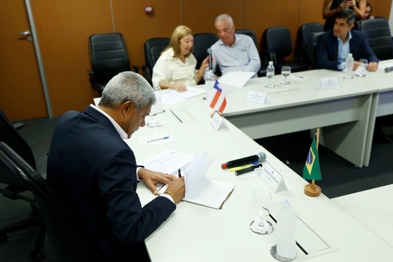 ​Governo do Estado garante obras estruturantes e veículos para a saúde de Salinas da Margarida