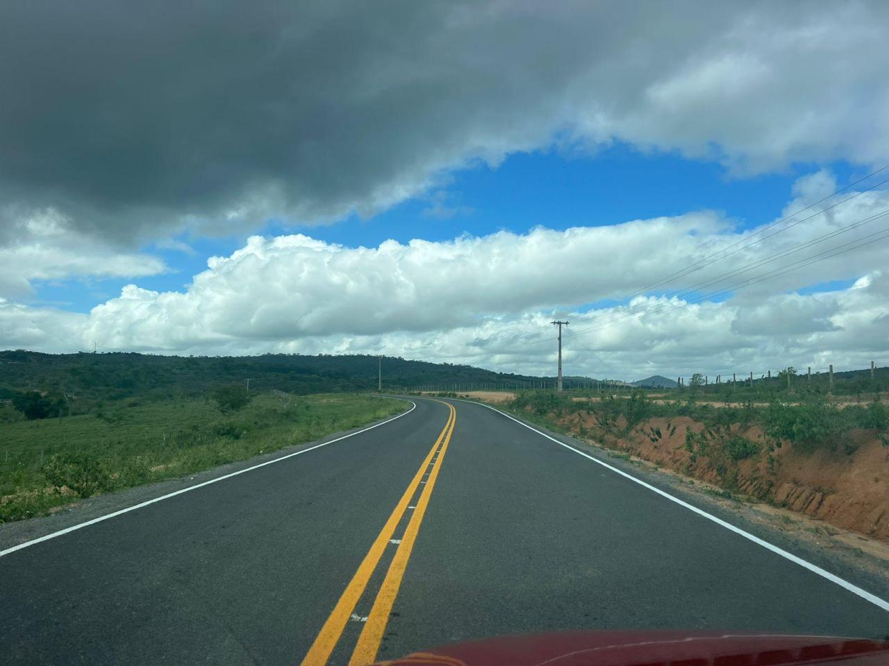 ​Pavimentação da BA-424 melhora acesso a Mairi e agiliza chegada da produção ao consumidor