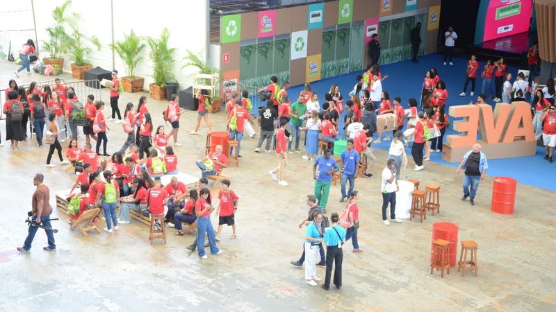 Secretária da Educação anuncia Programa Férias nas Escolas e apresenta o Encontro Estudantil em entrevista coletiva