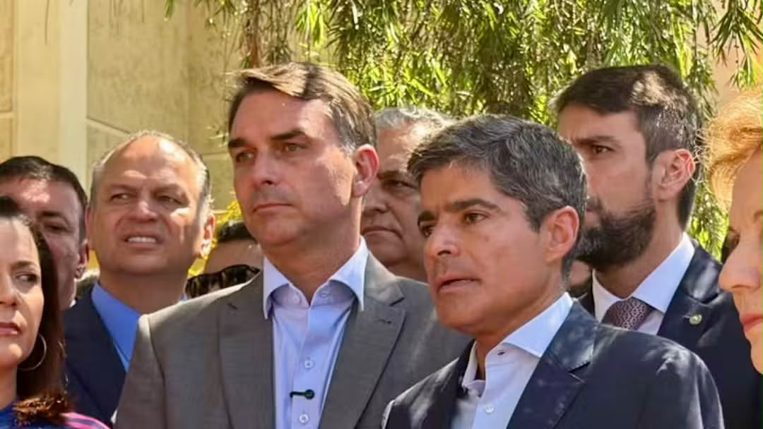 ​Nova reportagem do UOL aprofunda papel de ACM Neto no esquema do Banco Master com dinheiro de aposentados