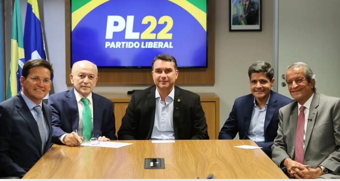 ​Deputado diz que ACM despreza prefeitos mas paparica Flavio Bolsonaro