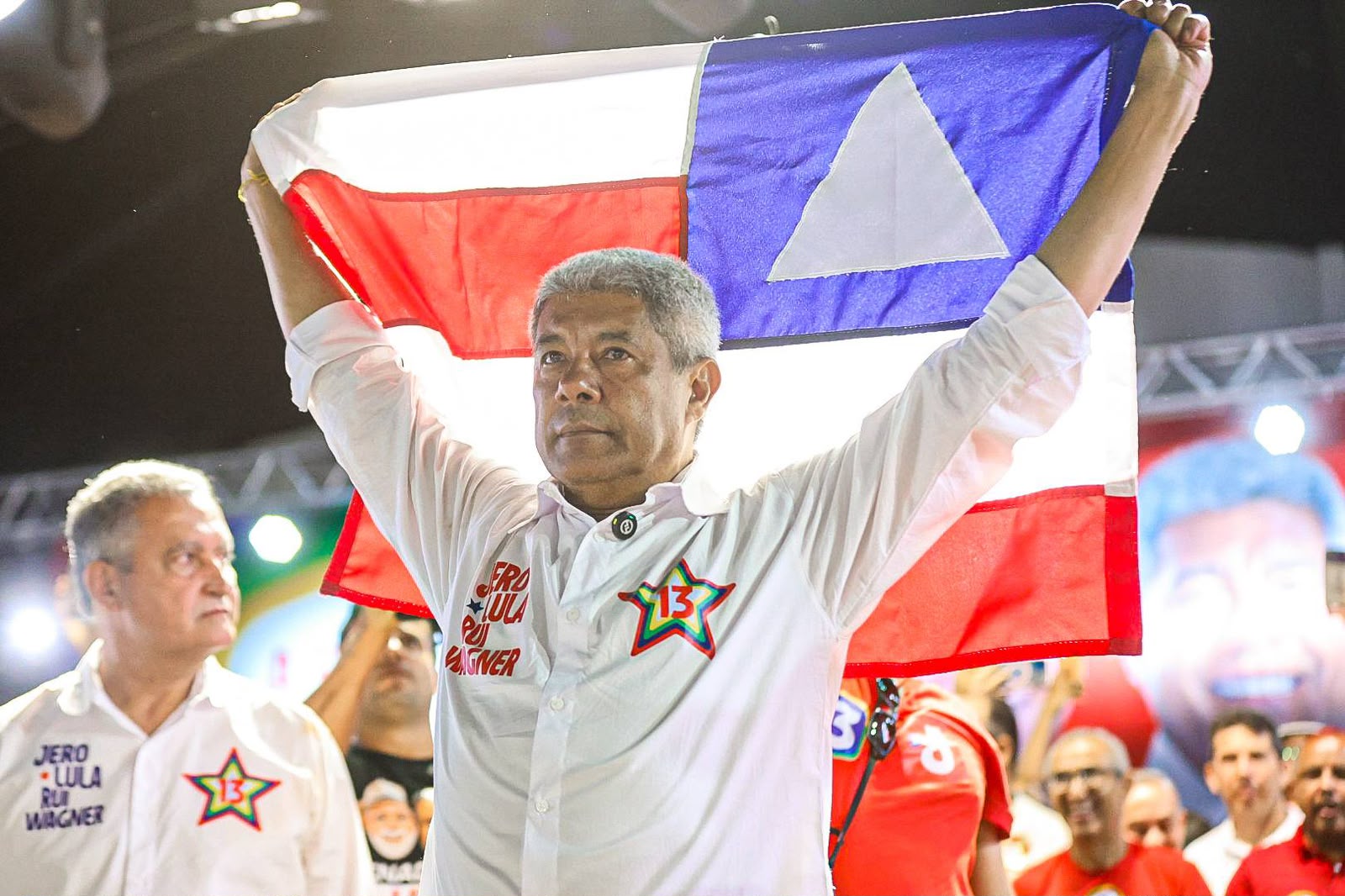 ​Jerônimo lota a Praça do Feijão com mais de 20 mil pessoas e abre campanha no interior com força do Time de Lula
