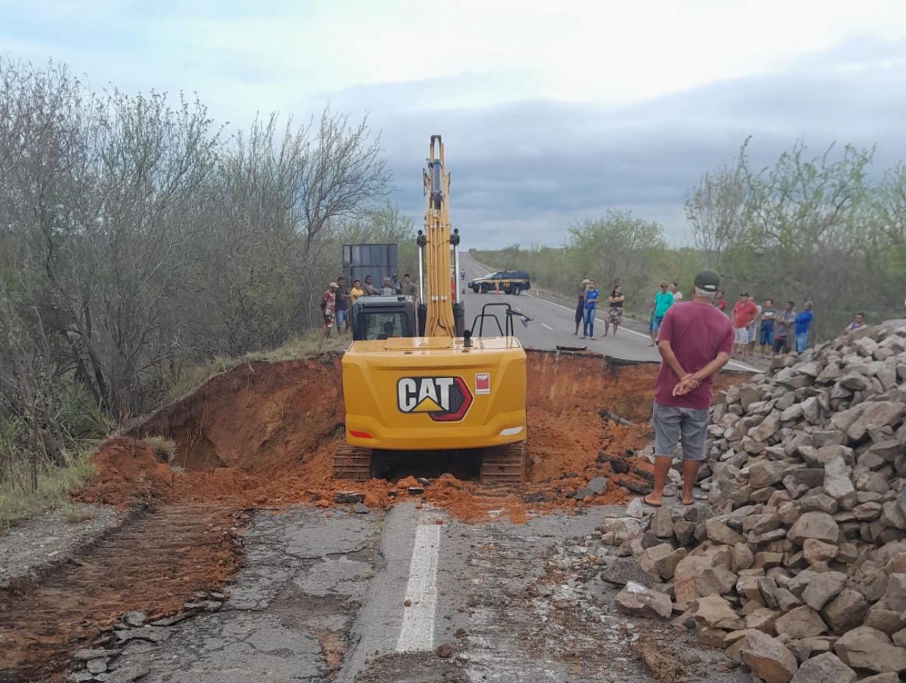 DNIT e Seinfra avançam na recuperação da BR 116 entre Araci e Tucano