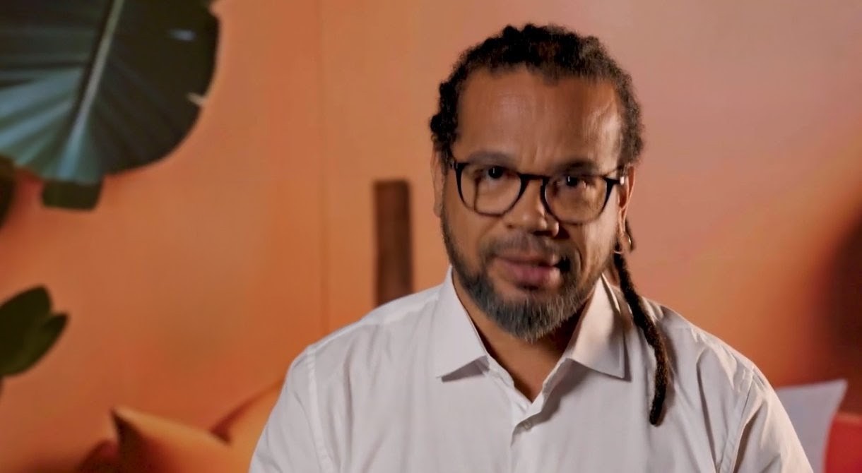 Kleber Rosa aponta racismo e herança coronelista em declaração de Caiado