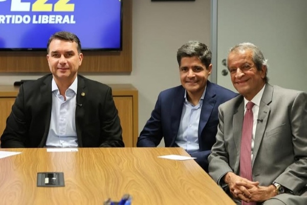 ​Queda nas intenções de voto de Flávio Bolsonaro e alta rejeição devem afetar candidatura de ACM Neto na Bahia