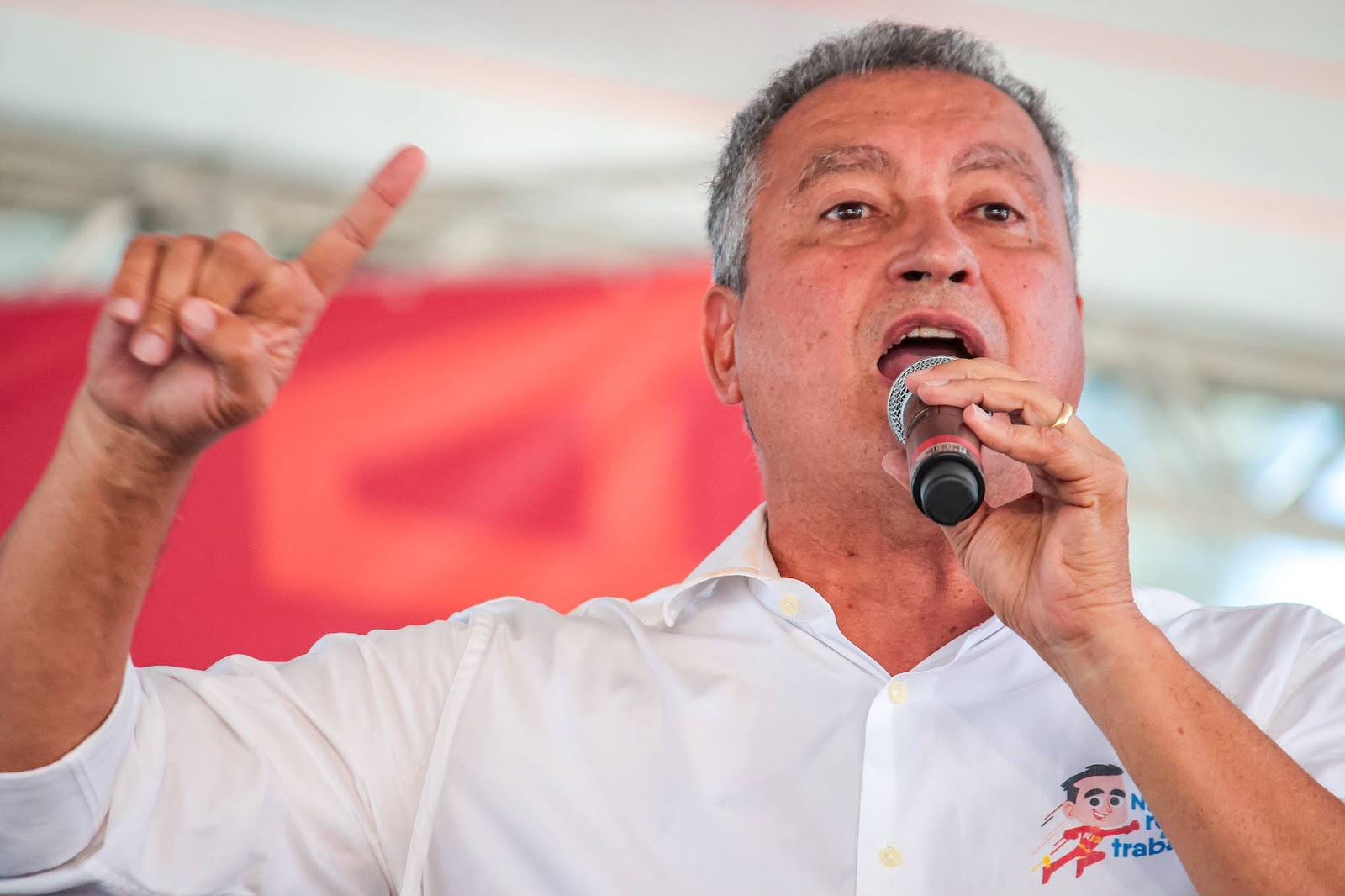 ​Rui acusa ACM Neto de esconder apoio ao bolsonarismo e diz que Lula governa a partir da realidade do povo