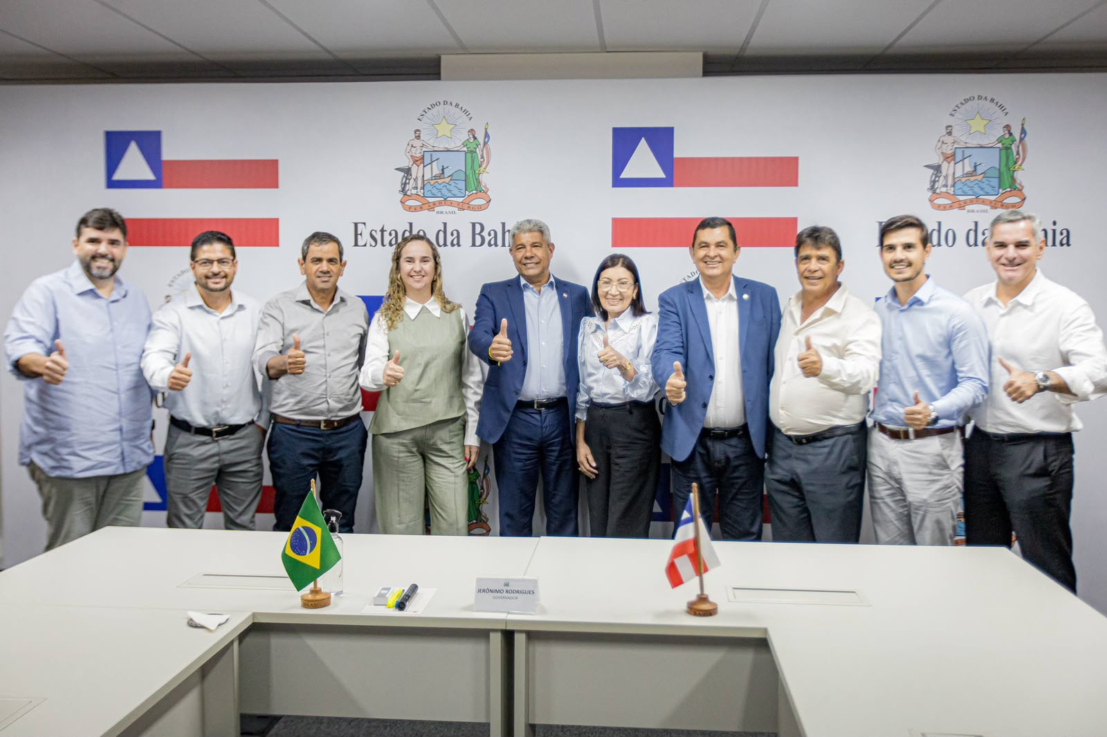 ​Na contramão do prefeito, vereadores e lideranças de Ibititá se reúnem com Jerônimo