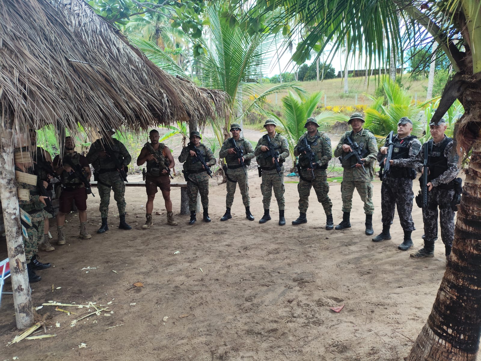 ​Suspeitos de atirar em turistas são detidos e esconderijo de armas é descoberto no sul da Bahia