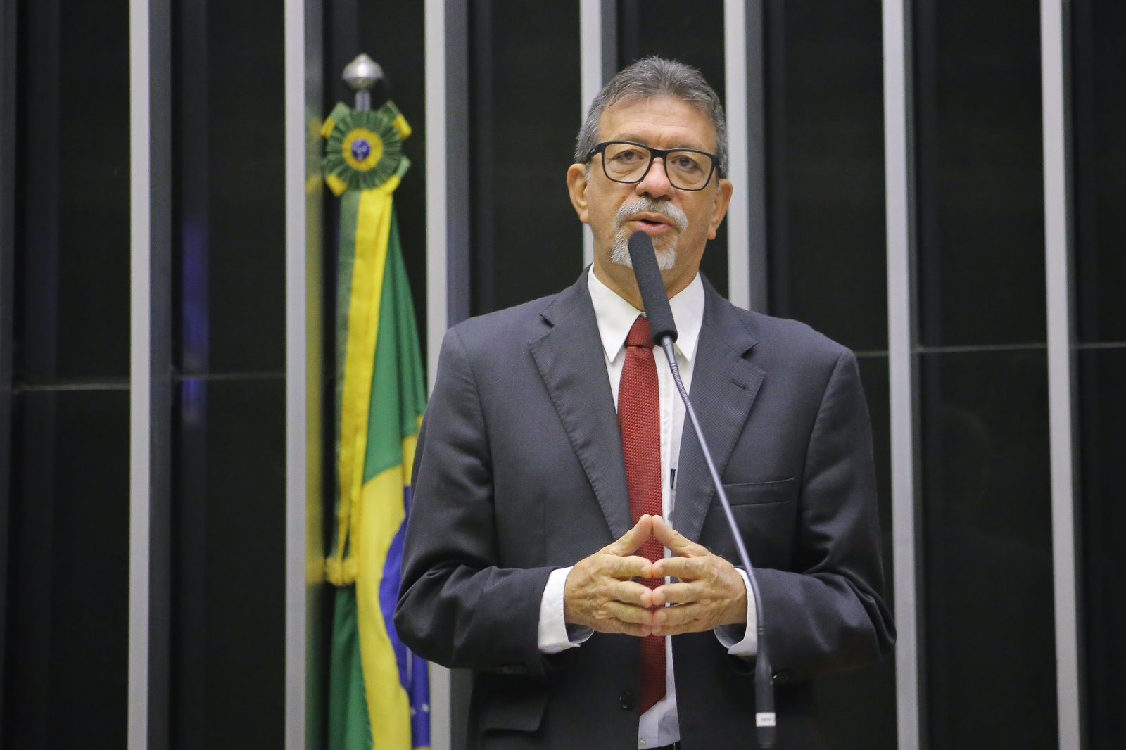 Após ACM Neto ser candidato mais rejeitado em pesquisa, deputado comenta: “Fez gestão de maquiagem em Salvador”